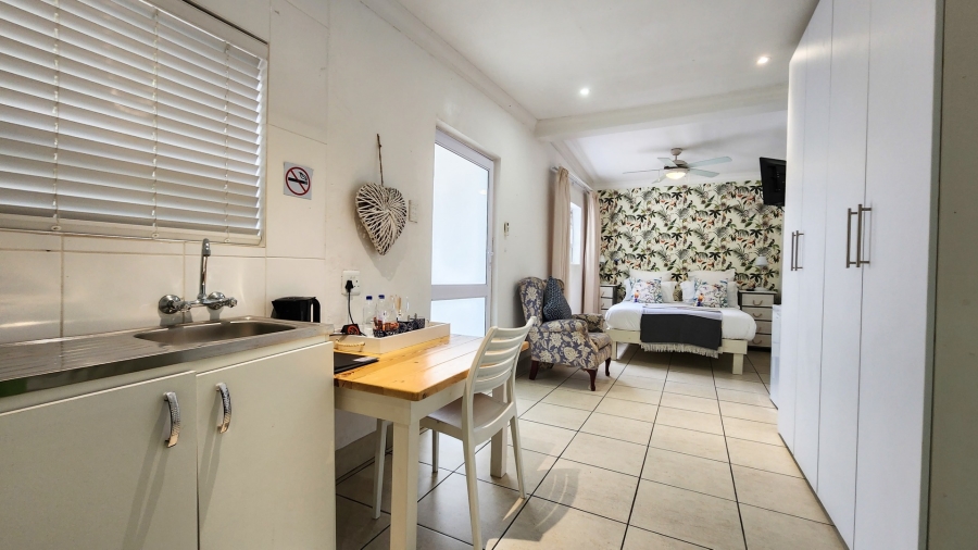 10 Bedroom Property for Sale in Bonza Bay Eastern Cape
